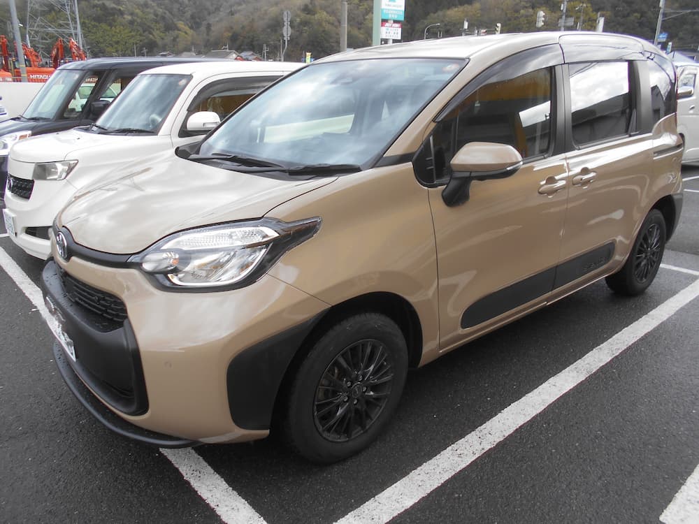 トヨタ シエンタ バンパー凹み修理