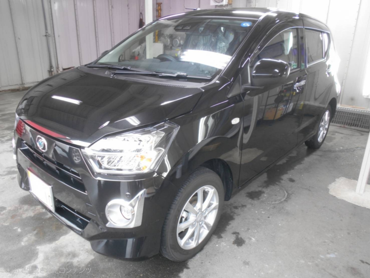 新車　ダイハツ　ミライース