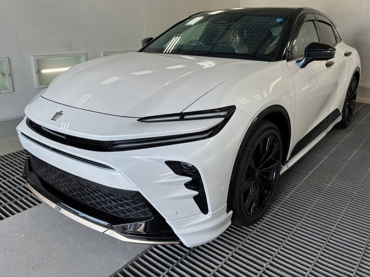 【ご納車御礼】豊岡市のお客様に新型「トヨタ クラウンスポーツ Z」をご納車！秋のドライブを彩るモデリスタエアロ＆【本革サイドブラウン×プレミアムコーティング】