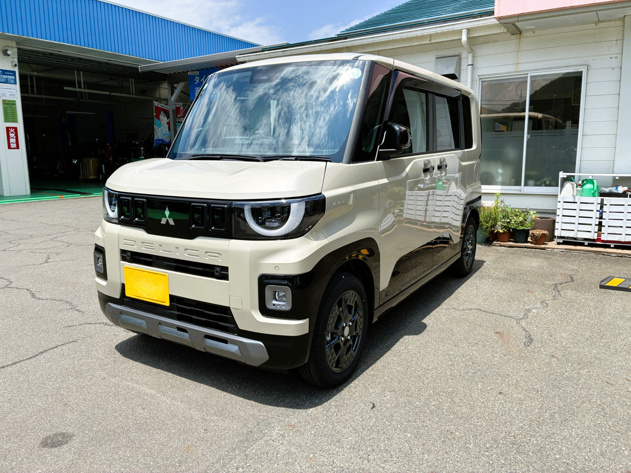 【ご納車御礼】豊岡市のお客様に新型「三菱 デリカミニ Gプレミアム」をご納車いたしました！