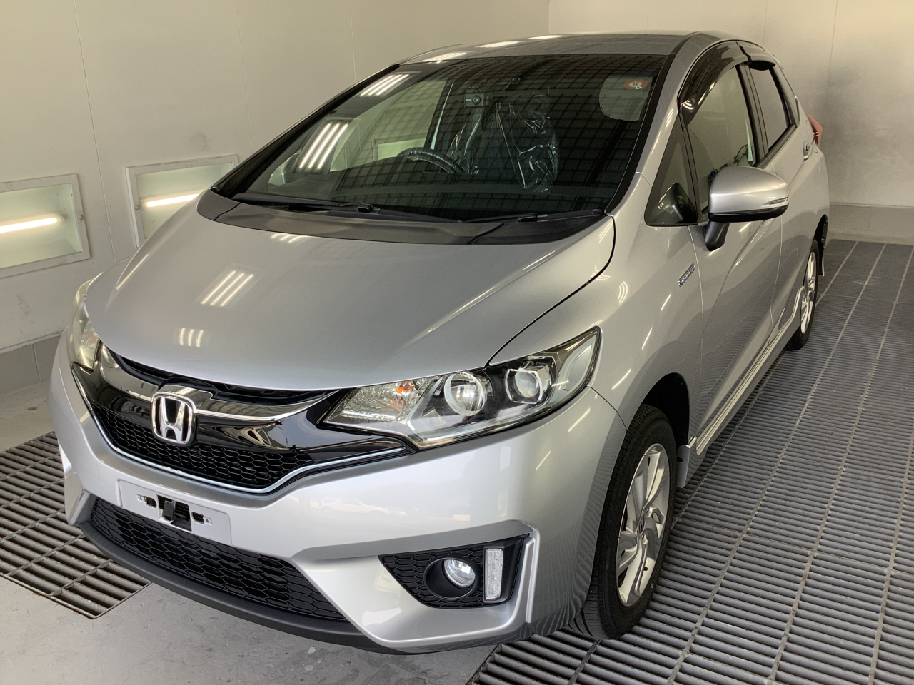 【ご納車御礼】豊岡市のお客様に「ホンダ フィットハイブリッド Sパッケージ（4WD）」をご納車！夏の日差しに負けない「DIAⅡキーパー」最鏡ツヤ＆安心の雪国仕様
