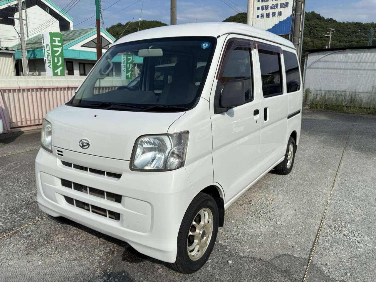 【ご納車御礼】豊岡市のお客様に「ダイハツ ハイゼット（福祉車両・車いすスロープ車）」をご納車いたしました！ウインチ付き＆万全の雪国対策