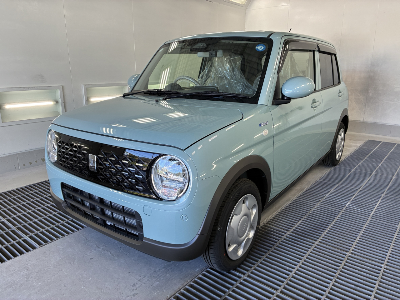 【ご納車御礼】豊岡市のお客様に「スズキ ラパン HYBRID G（4WD）」をご納車！10月の秋晴れに映えるくすみブルー＆【可愛い仕掛け満載！キュートな軽自動車】