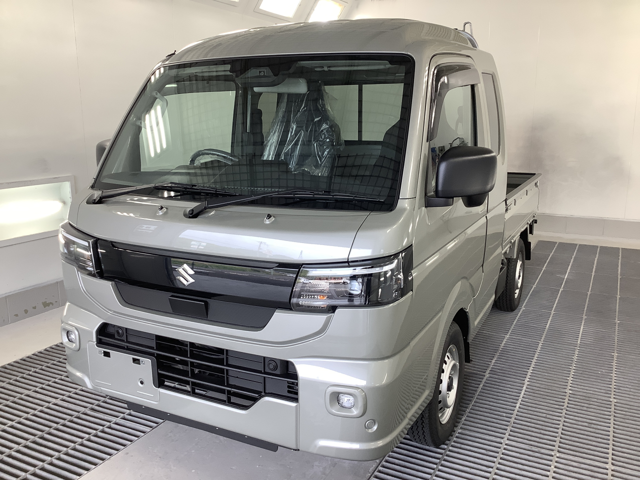 【ご納車御礼】豊岡市のお客様に「スズキ スーパーキャリイ X（4WD）」をご納車！夏の日差しに映えるモスグレー＆【DIAⅡキーパー×塩害ガード】